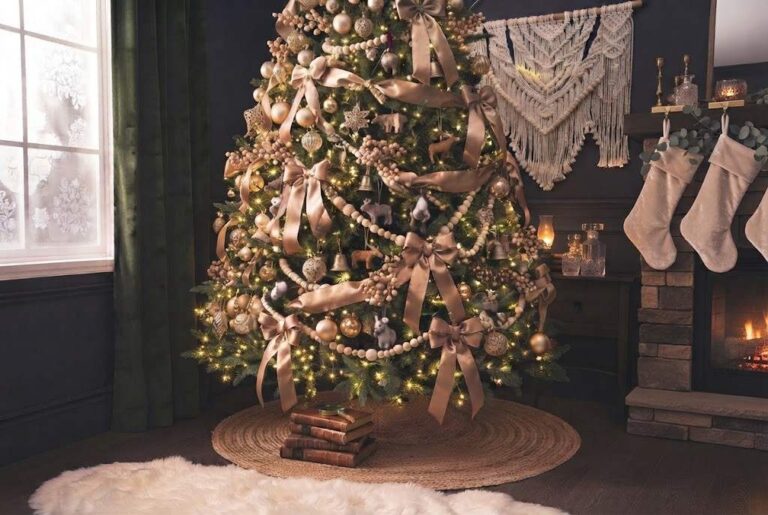 ElegantChampagneChristmasTree