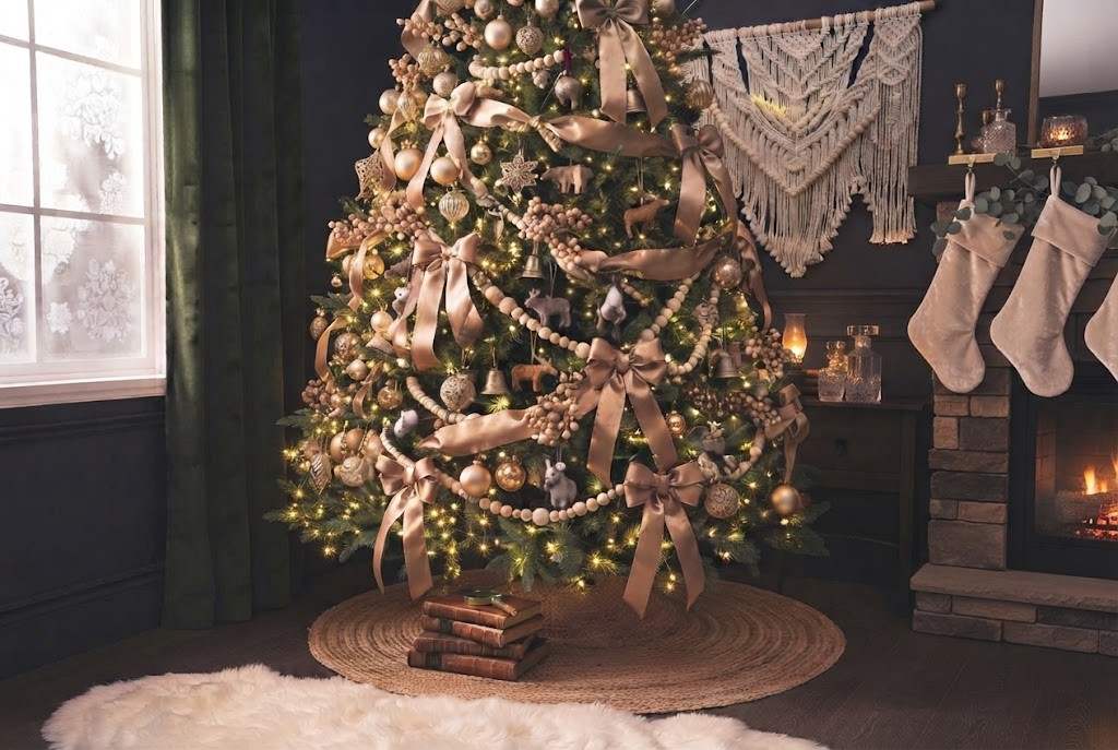 ElegantChampagneChristmasTree