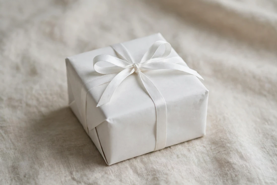 Minimalist white wrapping